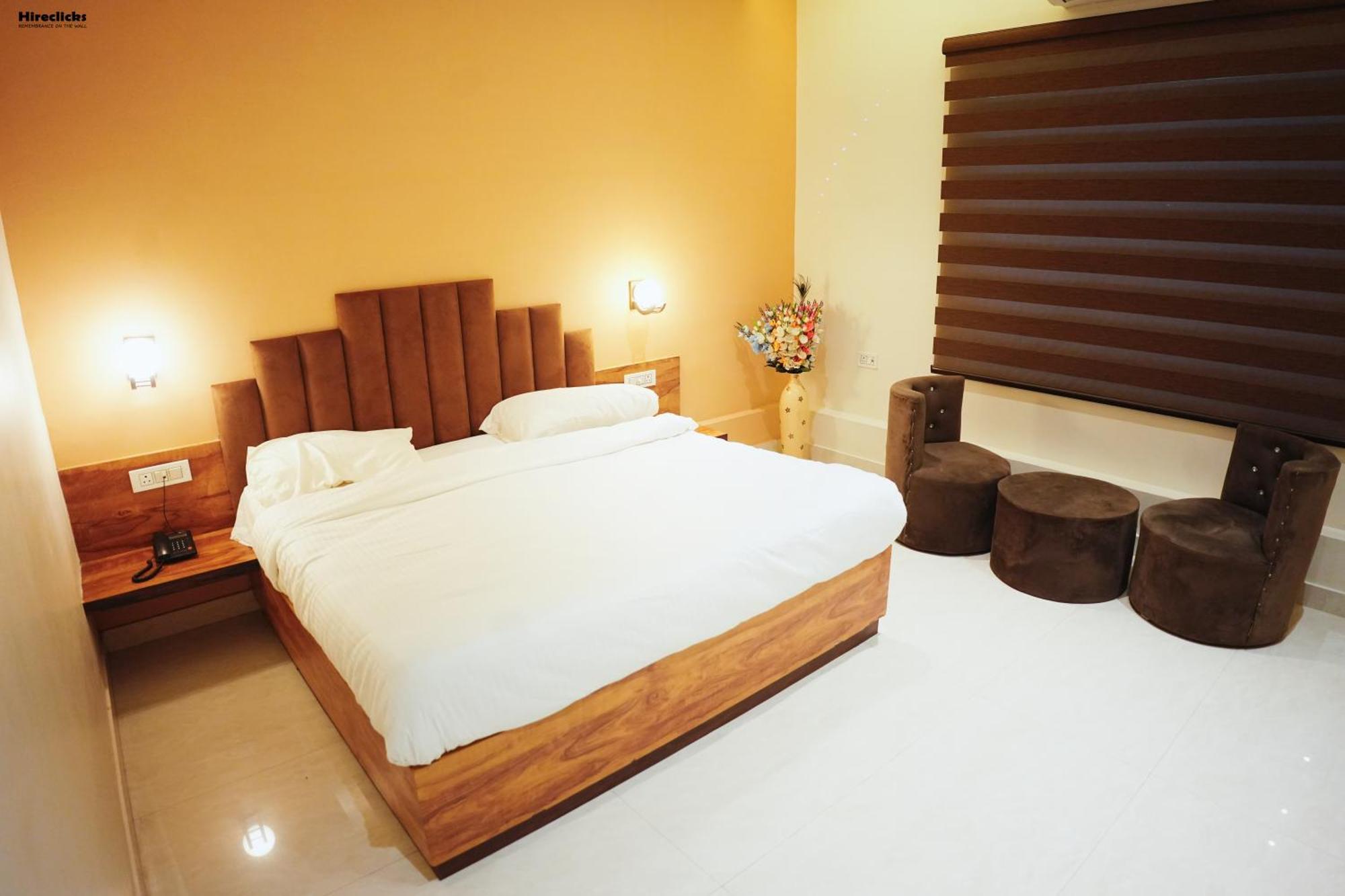 The Krati Resort & Convention Centre 巴雷利 外观 照片