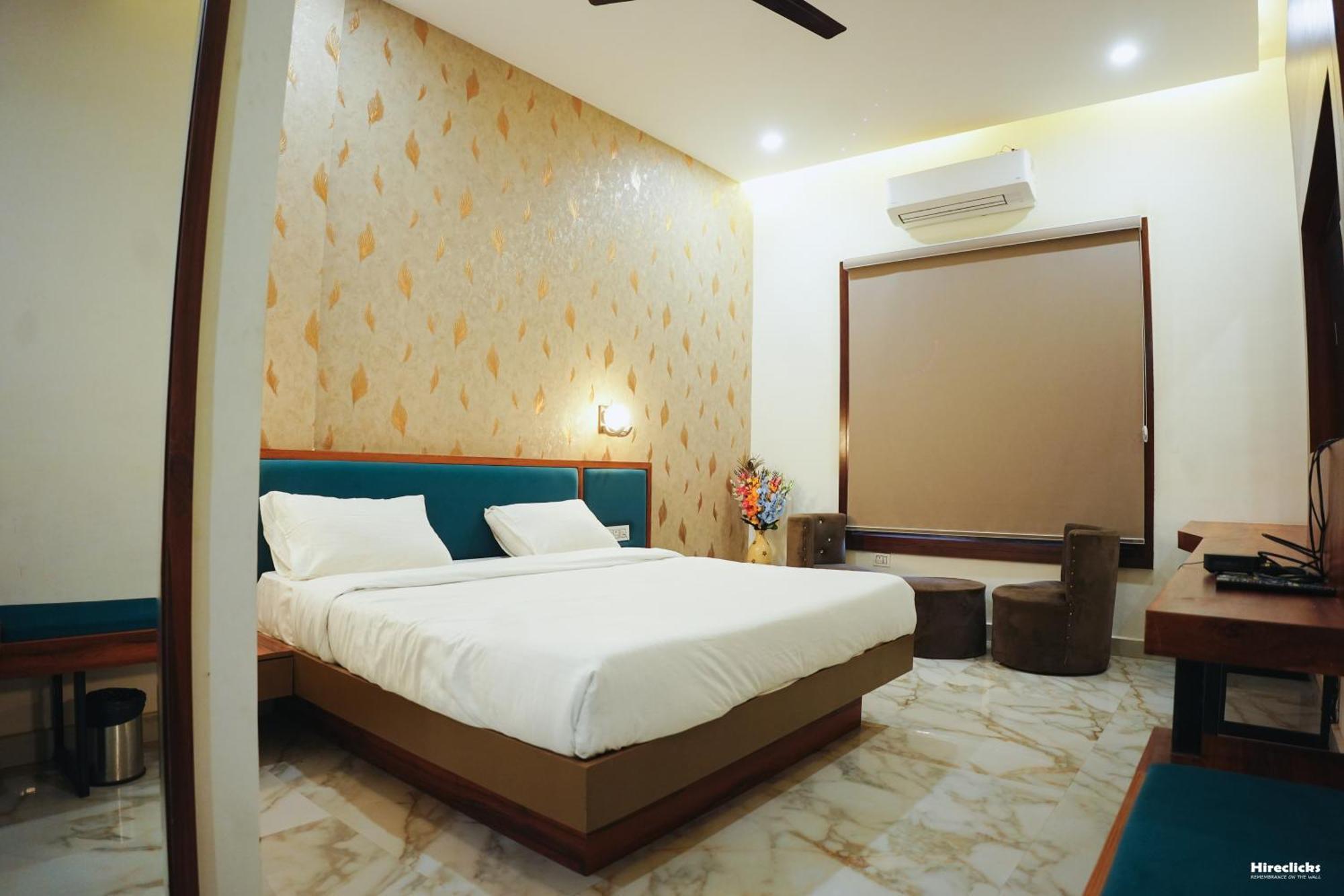 The Krati Resort & Convention Centre 巴雷利 外观 照片