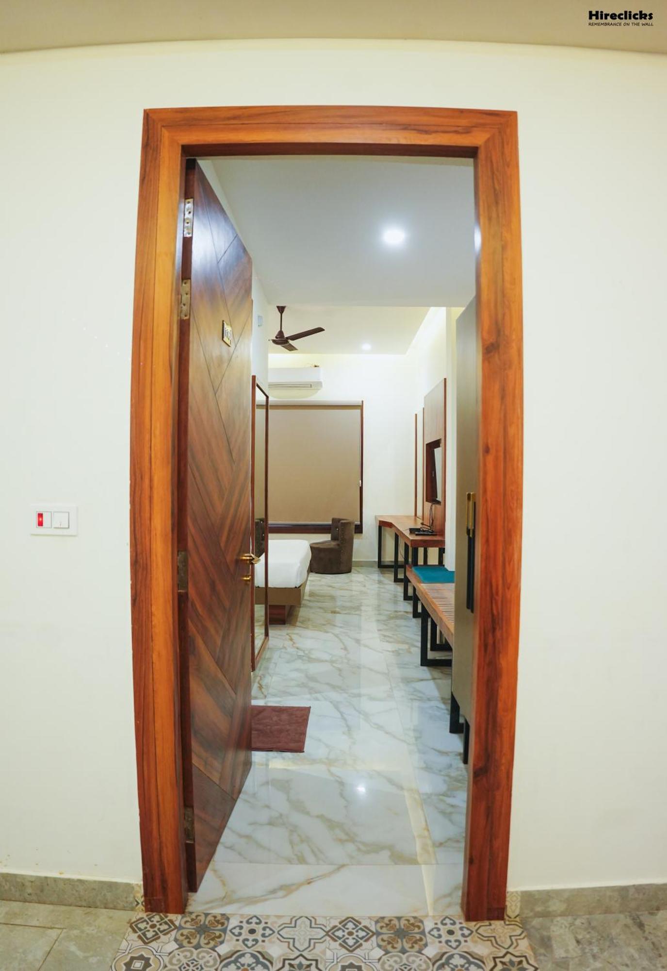 The Krati Resort & Convention Centre 巴雷利 外观 照片