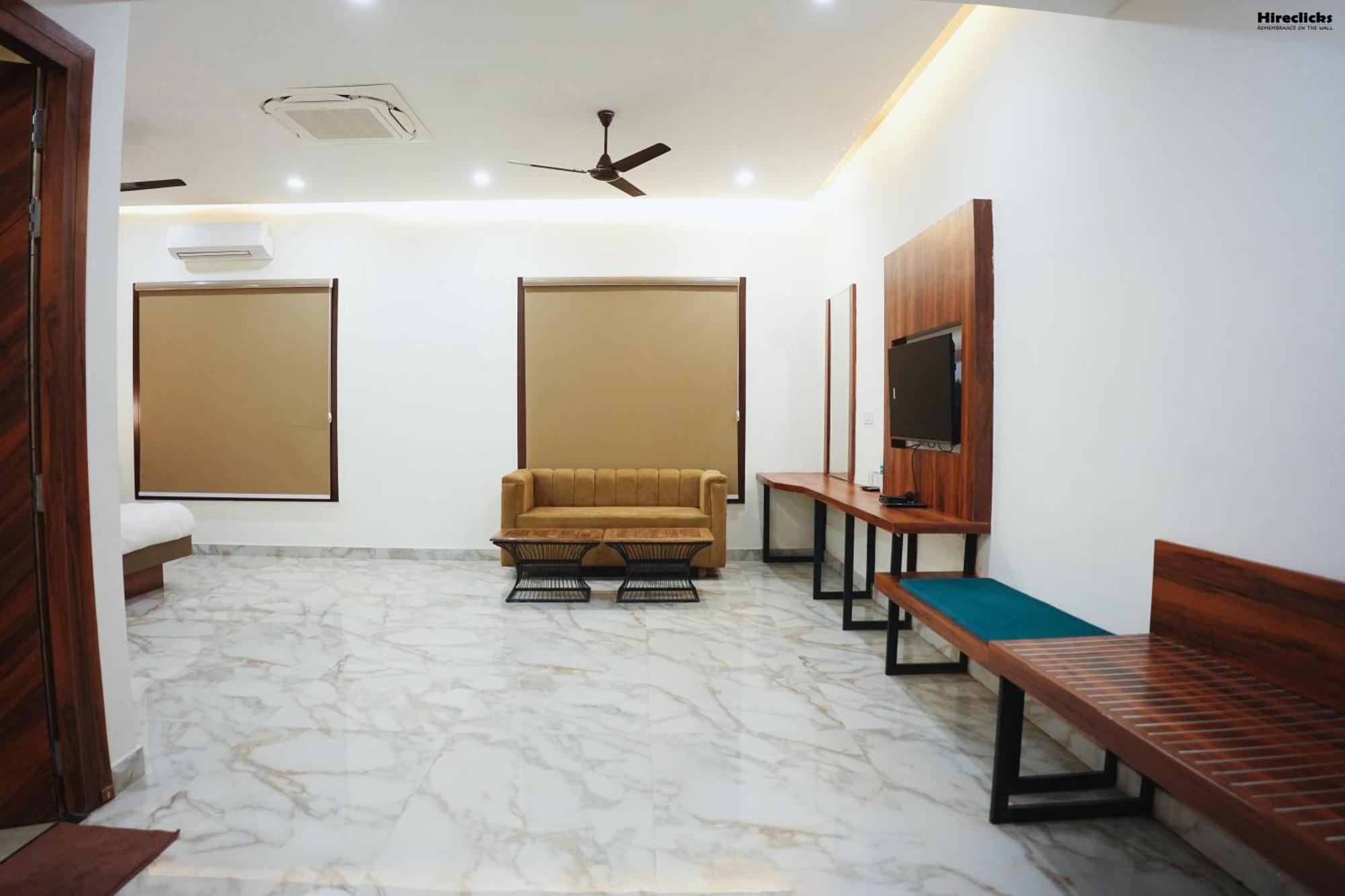 The Krati Resort & Convention Centre 巴雷利 外观 照片
