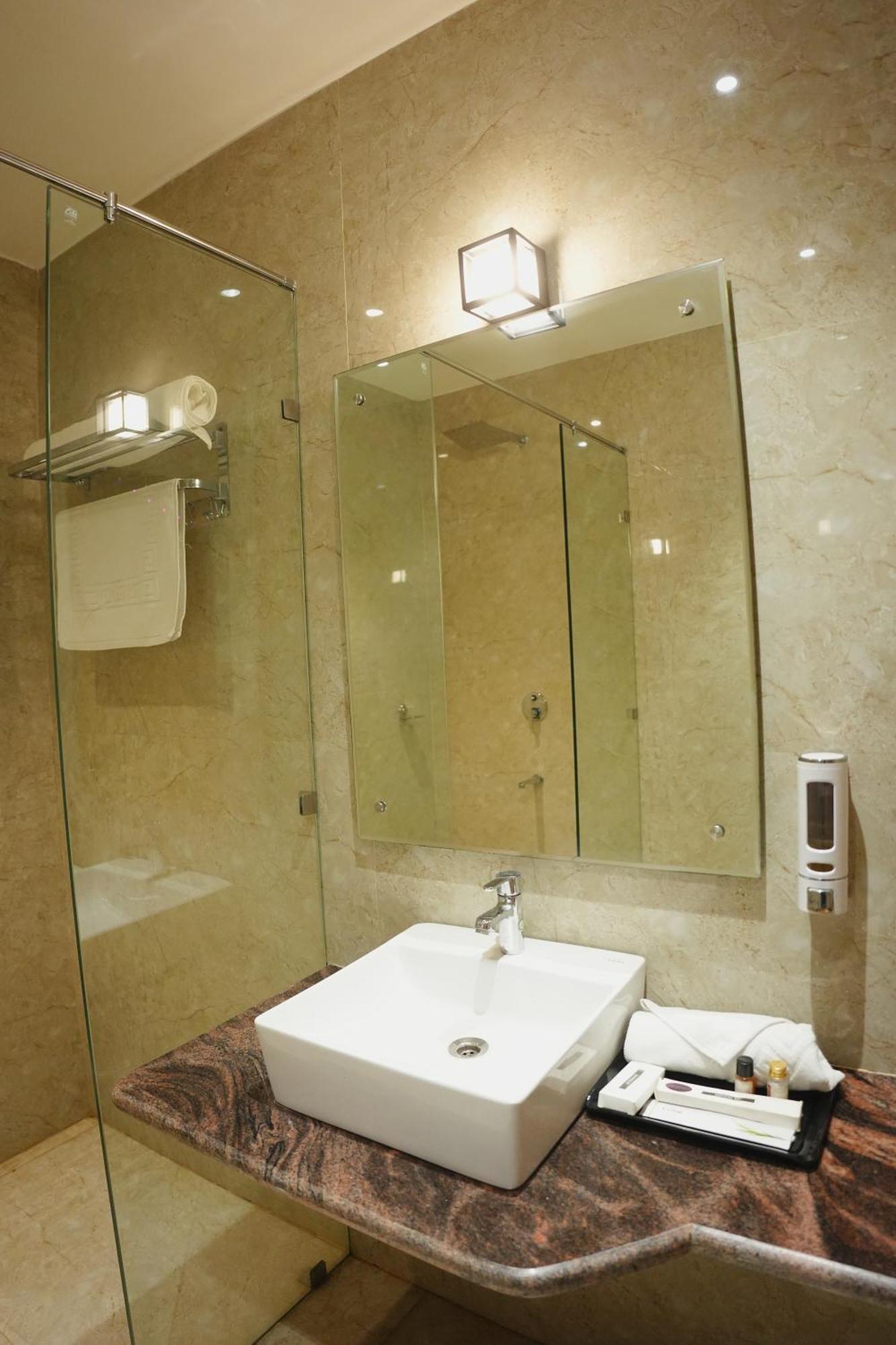 The Krati Resort & Convention Centre 巴雷利 外观 照片